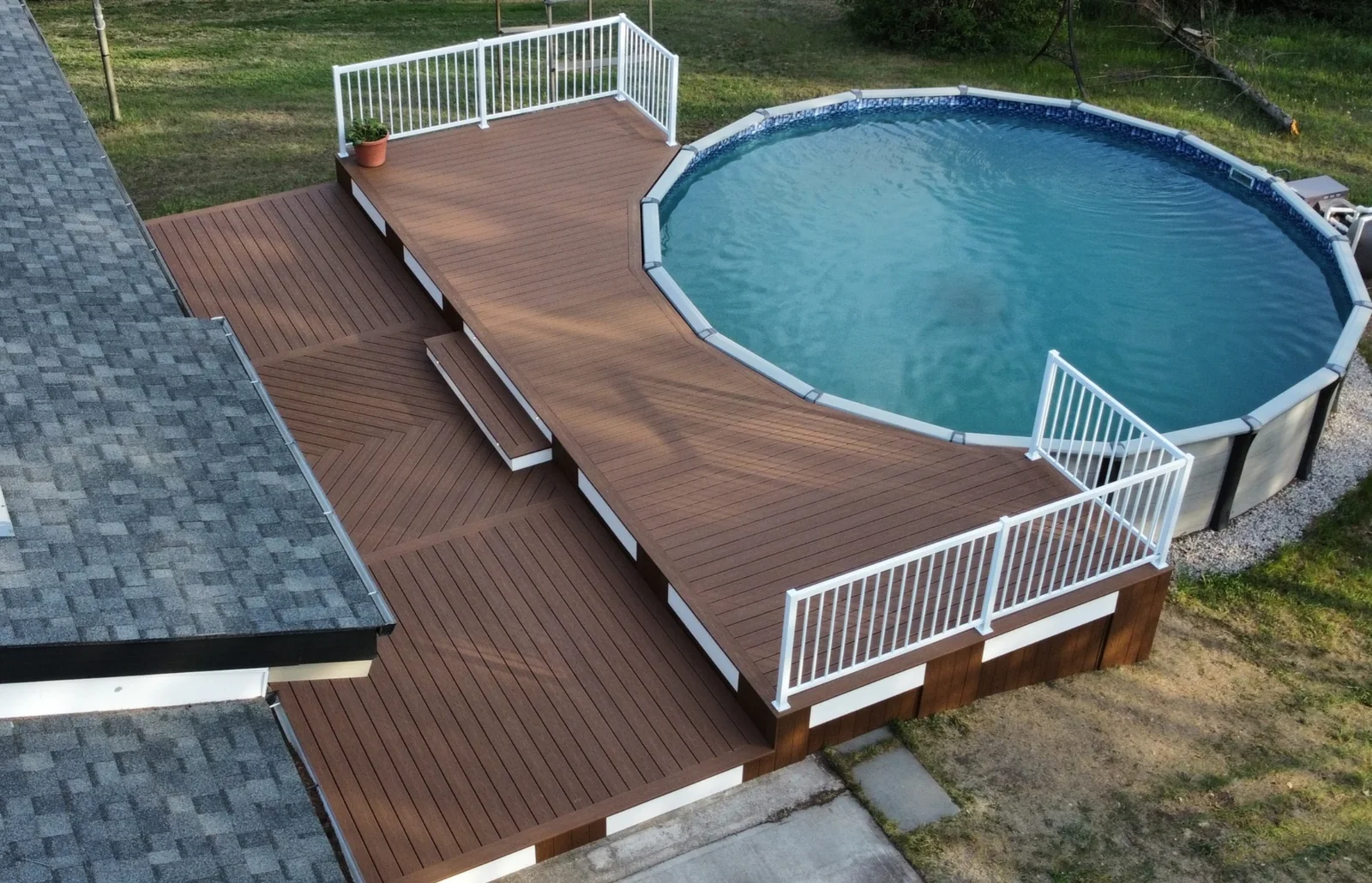 Finished composite pool deck by D3