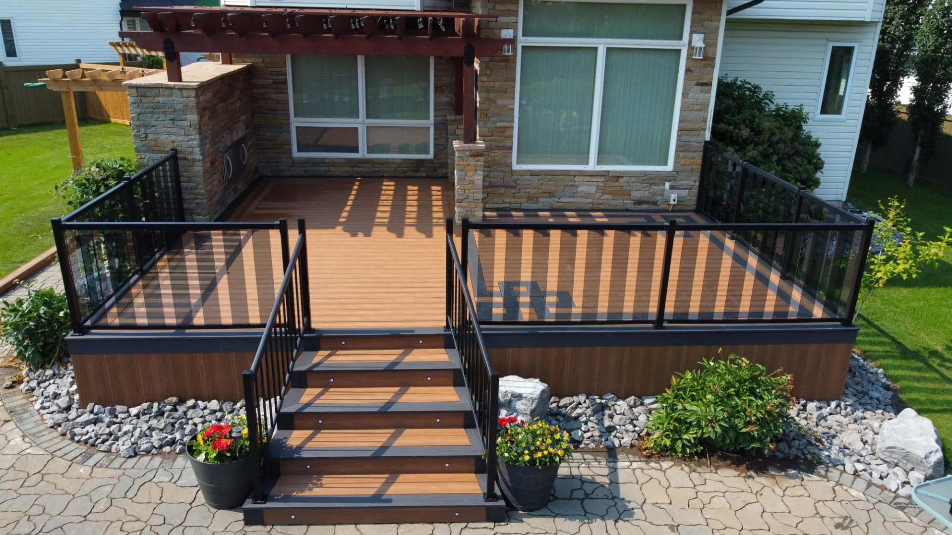 Finished two-tone composite deck by D3