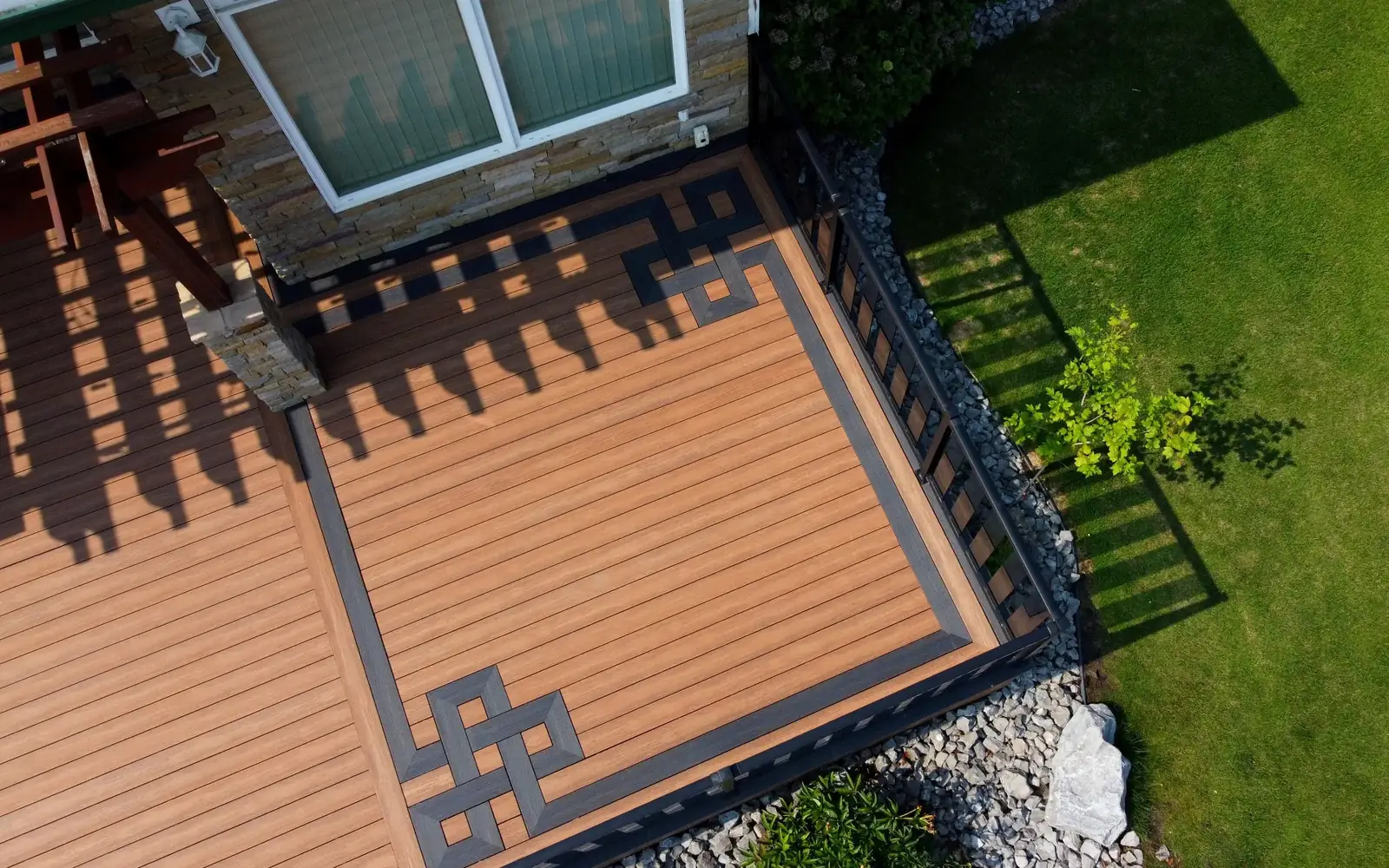 Two-tone Eva-Last deck with Celtic knot inlay and glass railing — photo 7