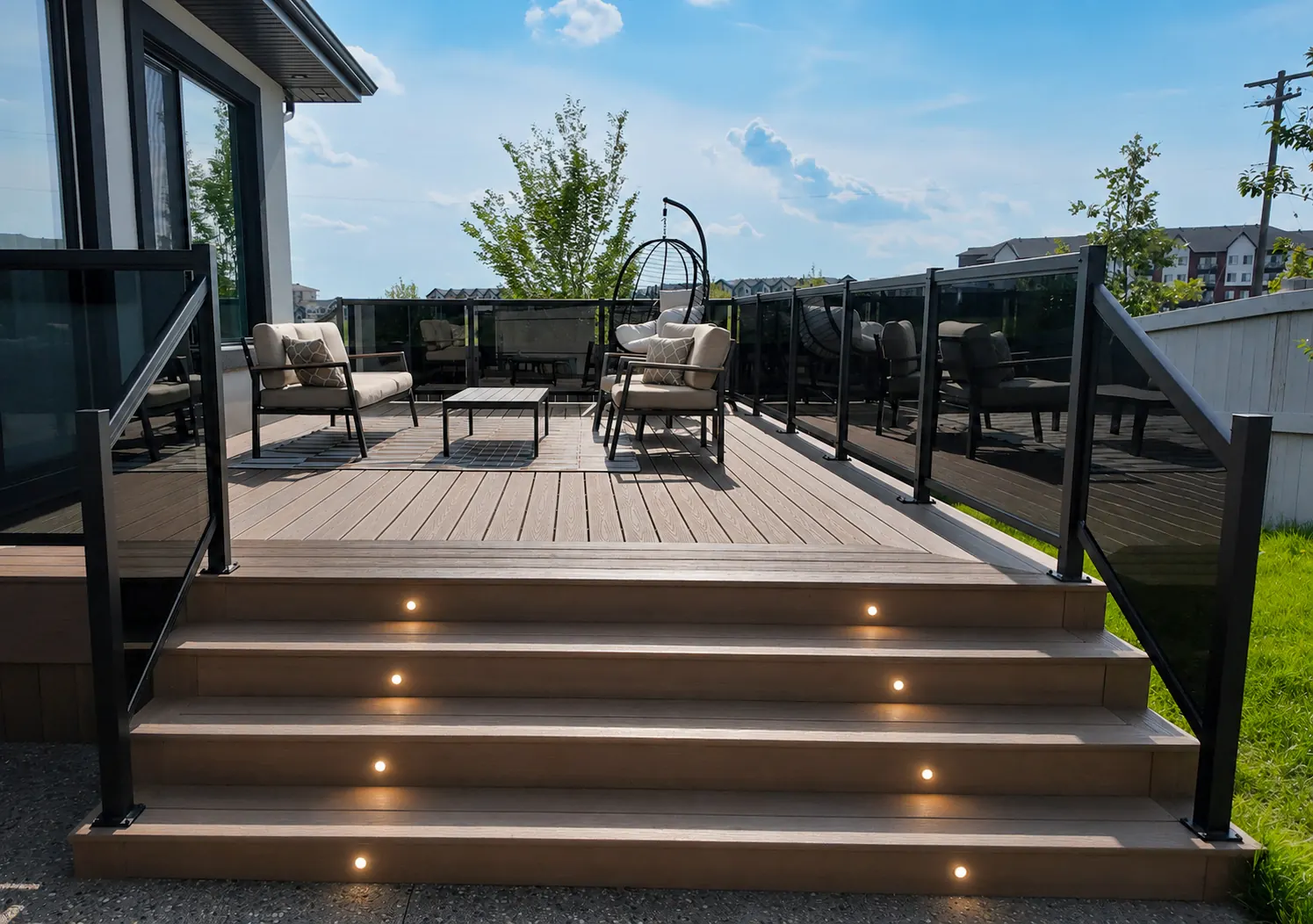 Fiberon deck with triple picture framing and glass railing — photo 2