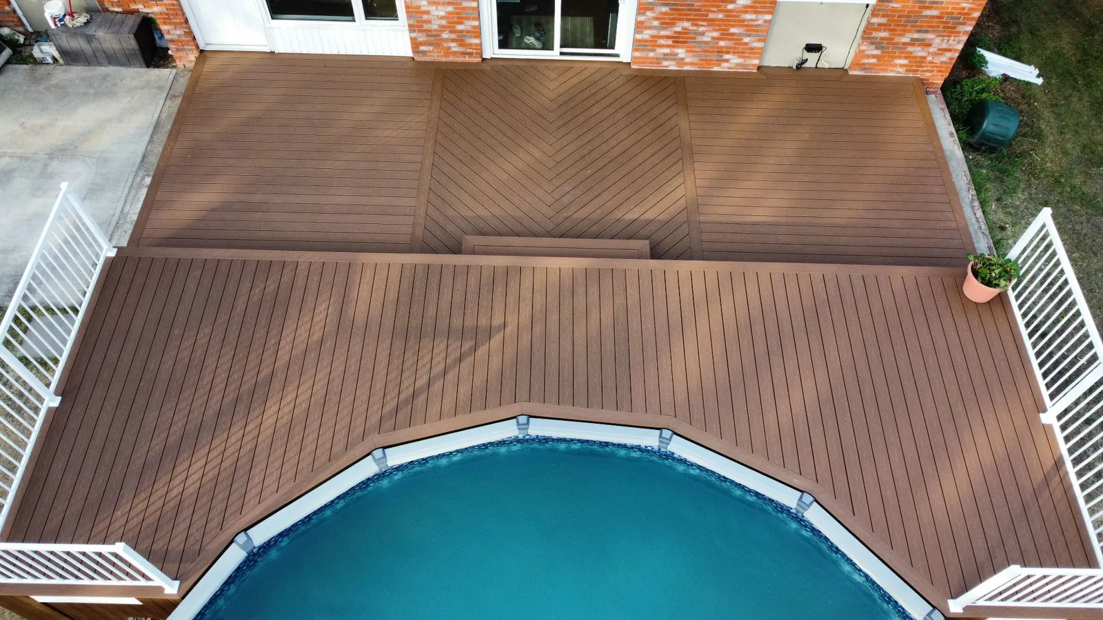 Fiberon wraparound pool deck with herringbone inlay — photo 8