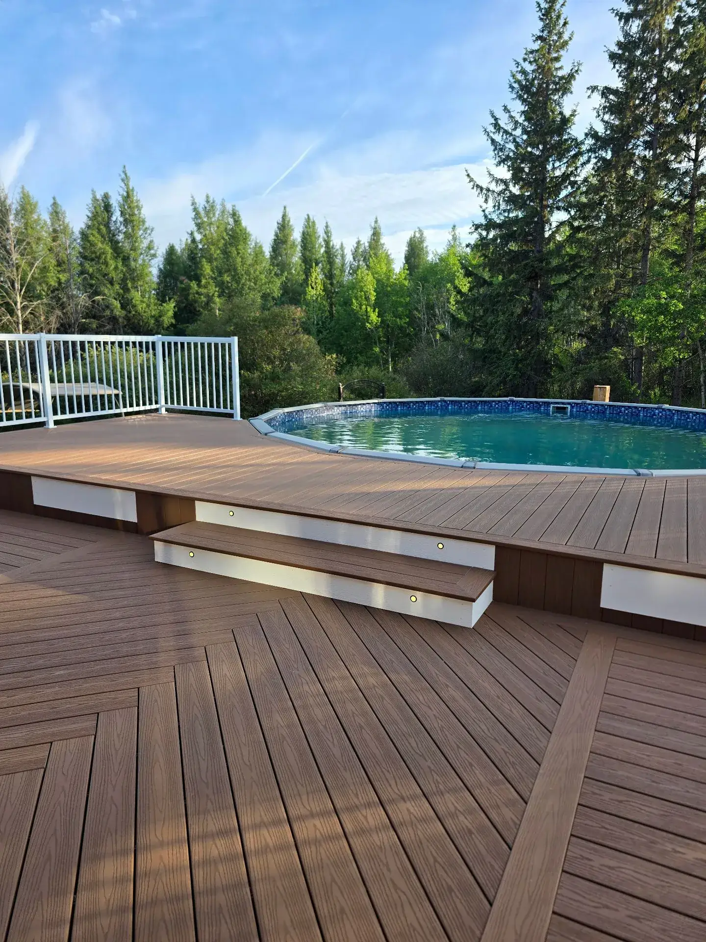 Fiberon wraparound pool deck with herringbone inlay — photo 3