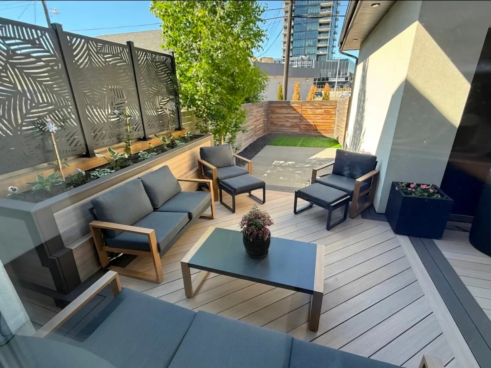 Completed D3 Living backyard with deck, pergola, privacy screen and integrated lighting built as one project