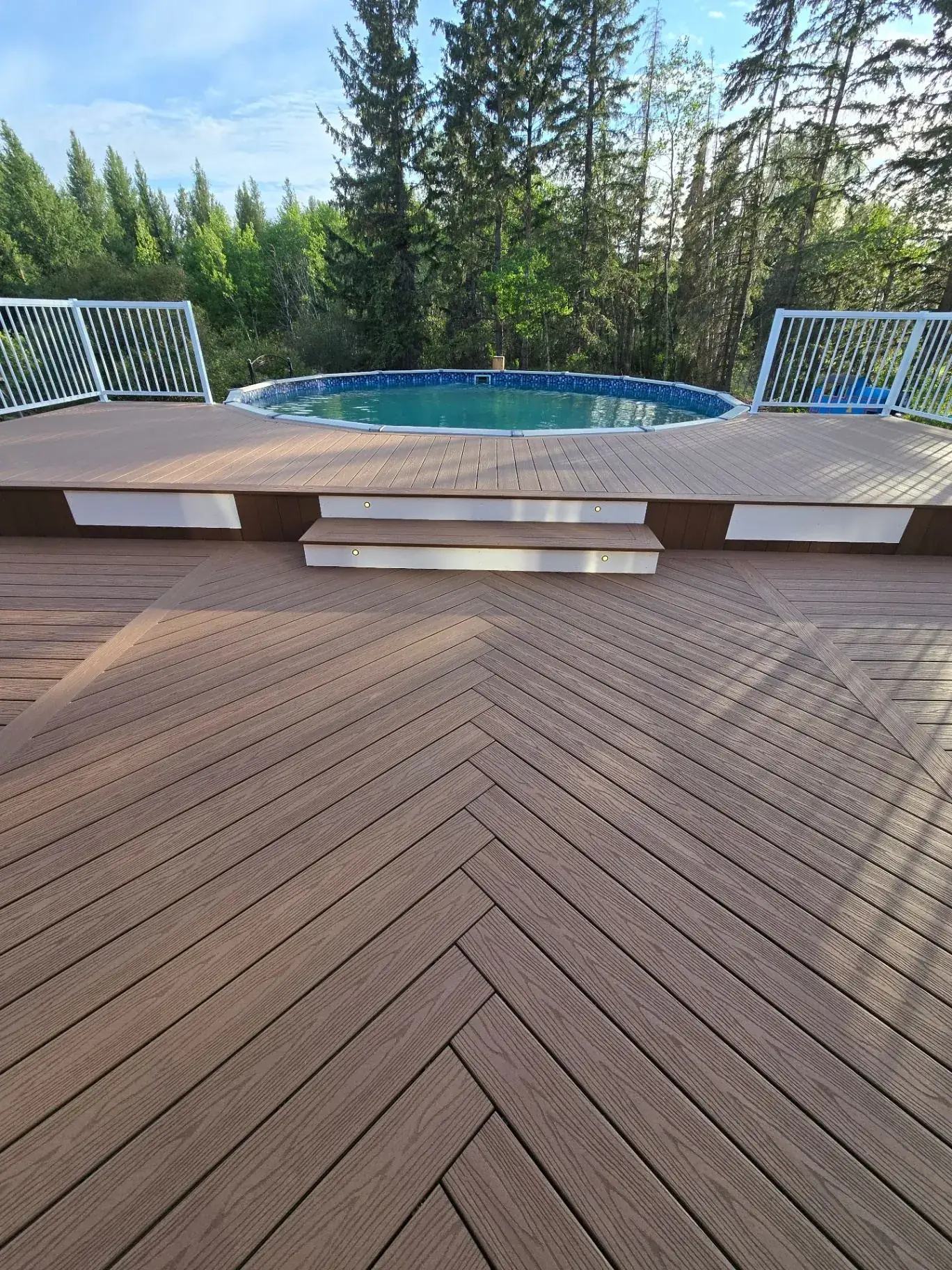 Fiberon wraparound pool deck with herringbone inlay — photo 6