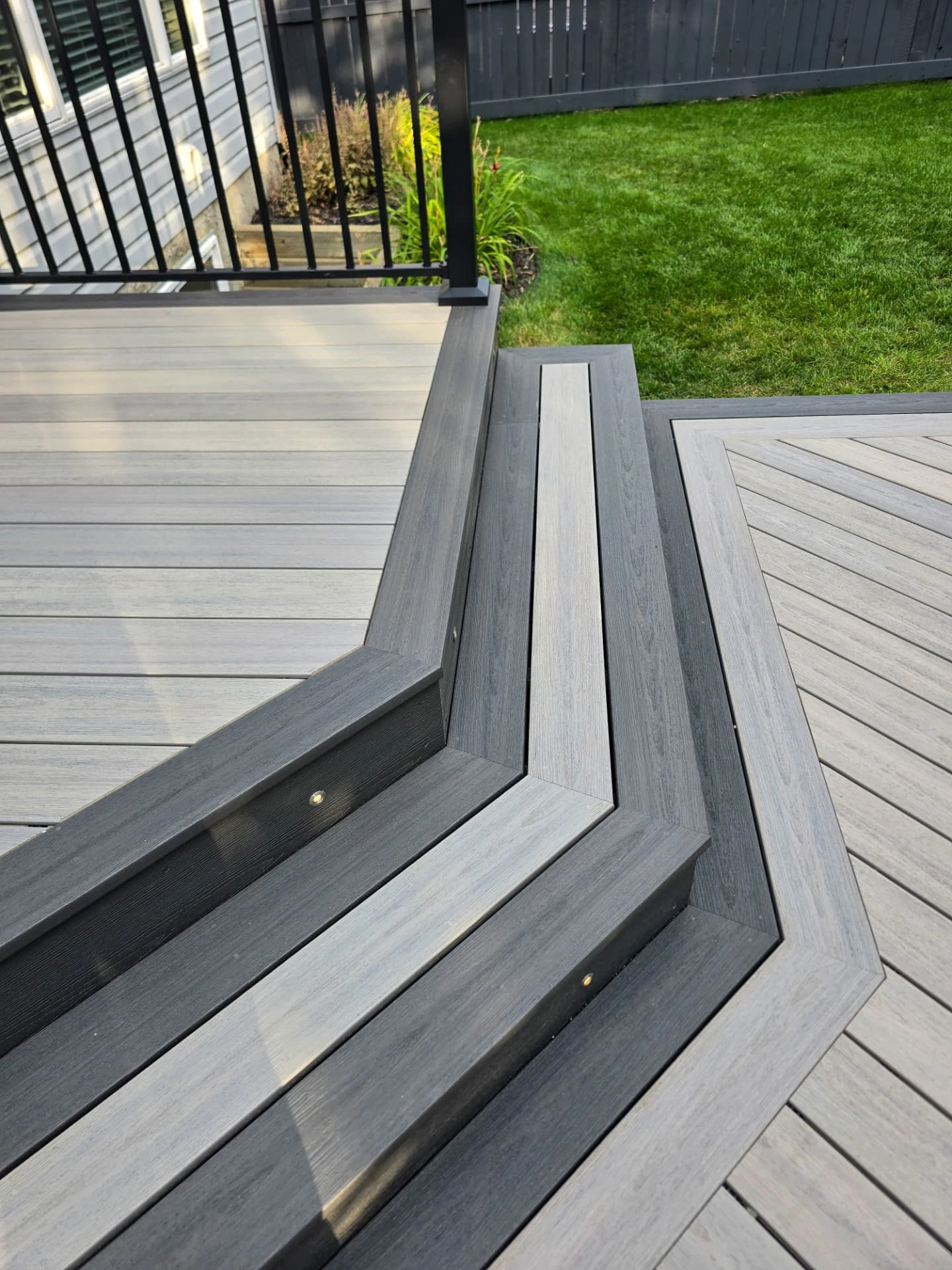 Fiberon deck with wraparound stairs — photo 5