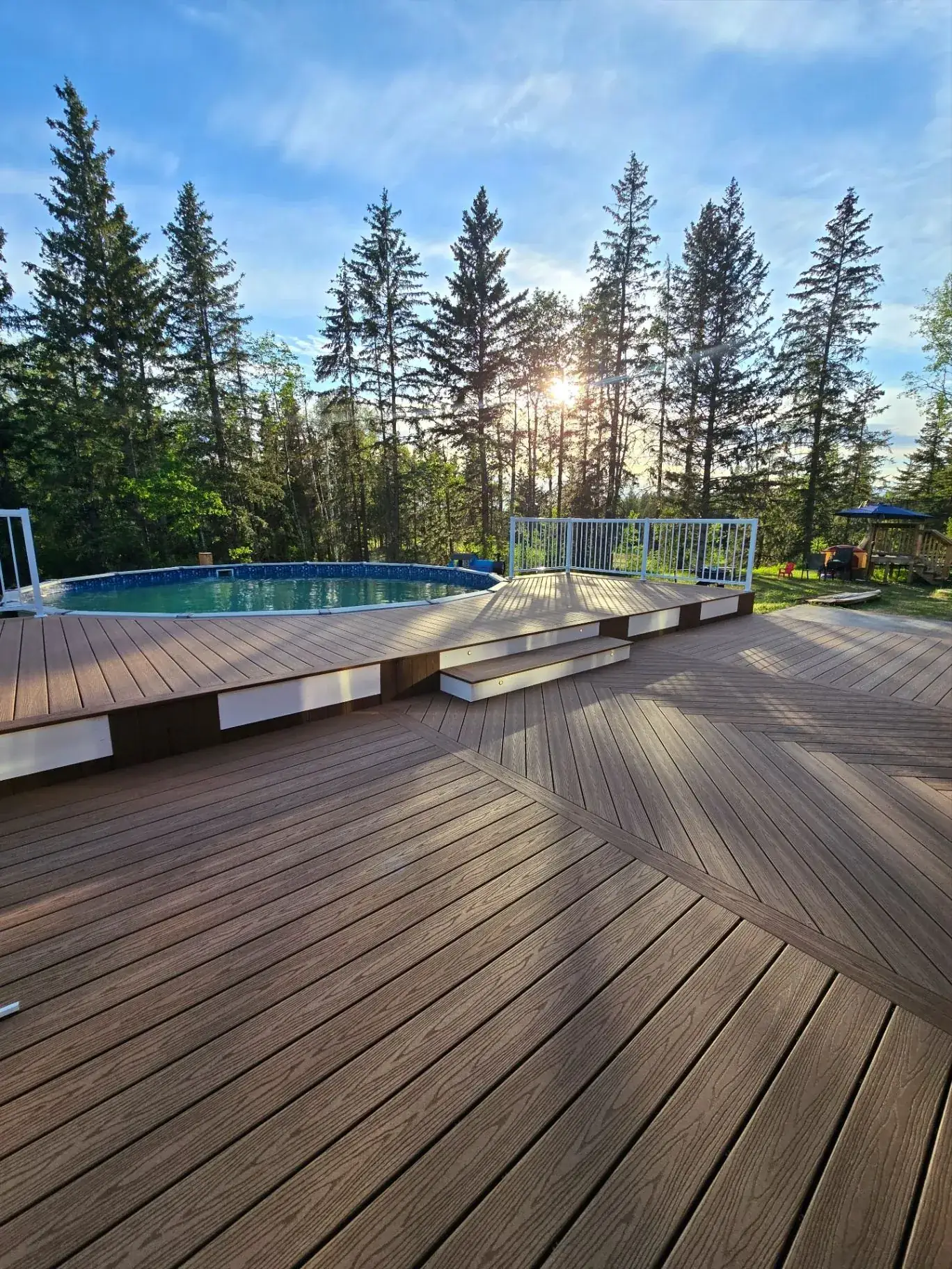Fiberon wraparound pool deck with herringbone inlay — photo 2